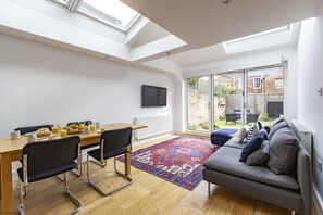 Dining - The Jericho Retreat | Oxford Holiday Let | 4 Beds & Sleeps 8 (Oxford,)