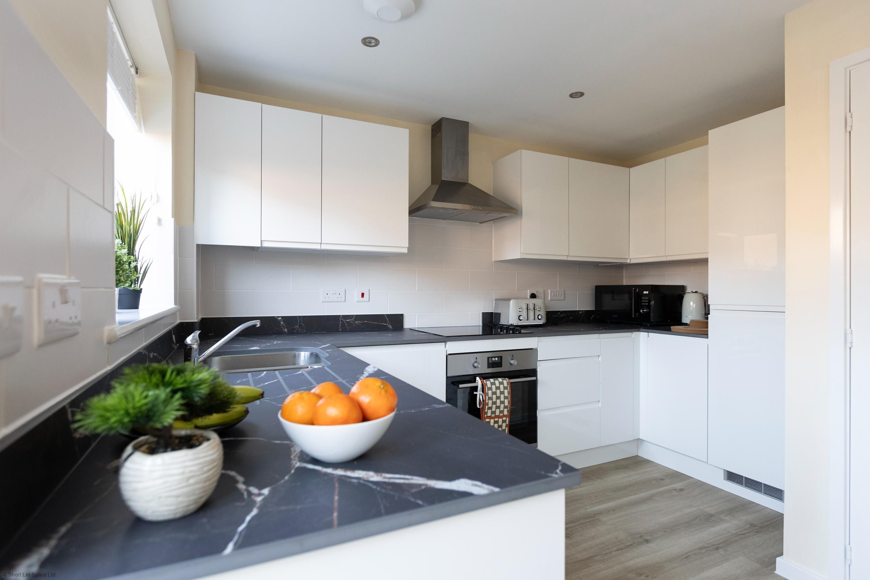 雪櫃、微波爐、焗爐、爐具