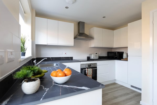 Fridge, microwave, oven, stovetop