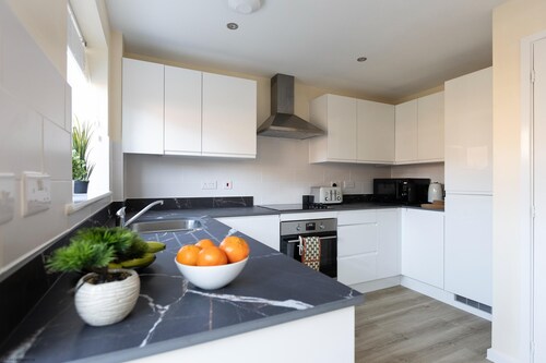 Eskdale House | Didcot Holiday Let | 3 Beds & Sleeps 5