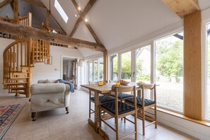 Interior - The Cart Shed | Tackley Holiday Let | 2 Beds & Sleeps 4 (Tackley)