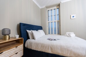 2 bedrooms, desk, iron/ironing board, WiFi - The Manor Retreat | Oxford Short Let | 2 Beds & Sleeps 4 (Oxford)