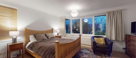 5 Schlafzimmer, Schreibtisch, Bügeleisen/Bügelbrett, WLAN