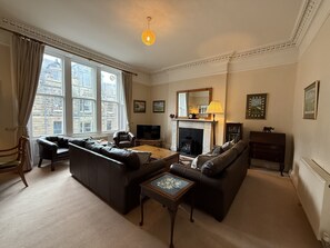 TV, fireplace - St Andrews Golf Apartment -  a house that sleeps 7 guests  in 3 bedrooms (St Andrews)