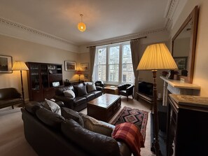 TV, fireplace - St Andrews Golf Apartment -  a house that sleeps 7 guests  in 3 bedrooms (St Andrews)