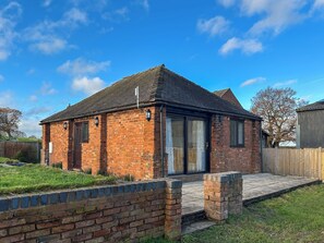 Exterior - Charming single-storey barn conversion on a working farm. (Wolseley Bridge)