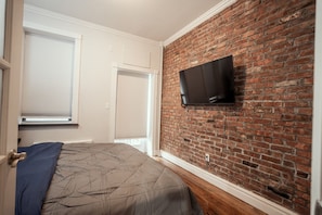 2 bedrooms, iron/ironing board, travel cot, WiFi