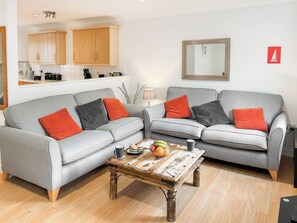 Living room/dining room | Rosemary Cottage, Falmouth - 3 bedroom accommodation in Falmouth (Falmouth)