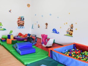 Children’s area - 3 bedroom accommodation in Falmouth (Falmouth)