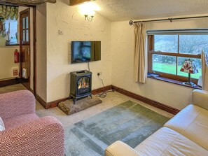 TV - Surrounded by stunning countryside views and located on a working Dairy farm. (Dove Holes, near Buxton)