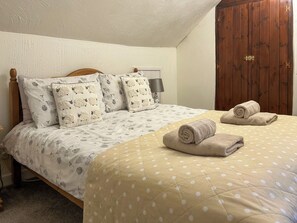 1 bedroom, free WiFi - Surrounded by stunning countryside views and located on a working Dairy farm. (Dove Holes, near Buxton)