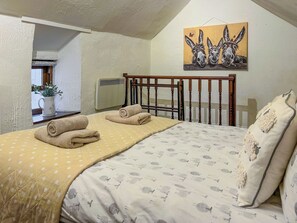 1 bedroom, free WiFi - Surrounded by stunning countryside views and located on a working Dairy farm. (Dove Holes, near Buxton)