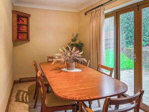 Dining - 3 bedroom accommodation in Areley Kings, Near Stourport on Severn (Areley Kings, Near Stourport on Severn)