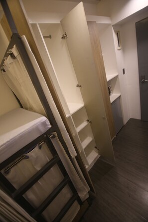 Basic Shared Dormitory, Multiple Beds, Non Smoking | Free WiFi - Quarto PH (Makati)