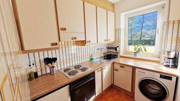 Frigorifero, forno, piano cottura, lavastoviglie