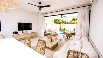 House, 3 Bedrooms, Private Pool, Garden View | Living area