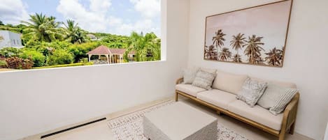 Maison, 3 chambres, piscine privée, vue jardin | Coin séjour