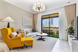 TV - Downtown 2BHK | Iconic Burj Khalifa Views (Dubai)