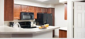 Microondas, horno, parrilla de estufa y lavavajillas