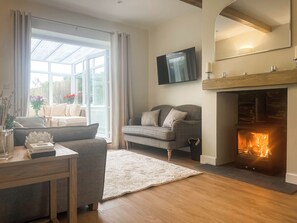 TV, fireplace - 2 bedroom accommodation in Keswick (Keswick)