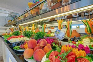 Free daily buffet breakfast - Seaview Otel (Antalya)