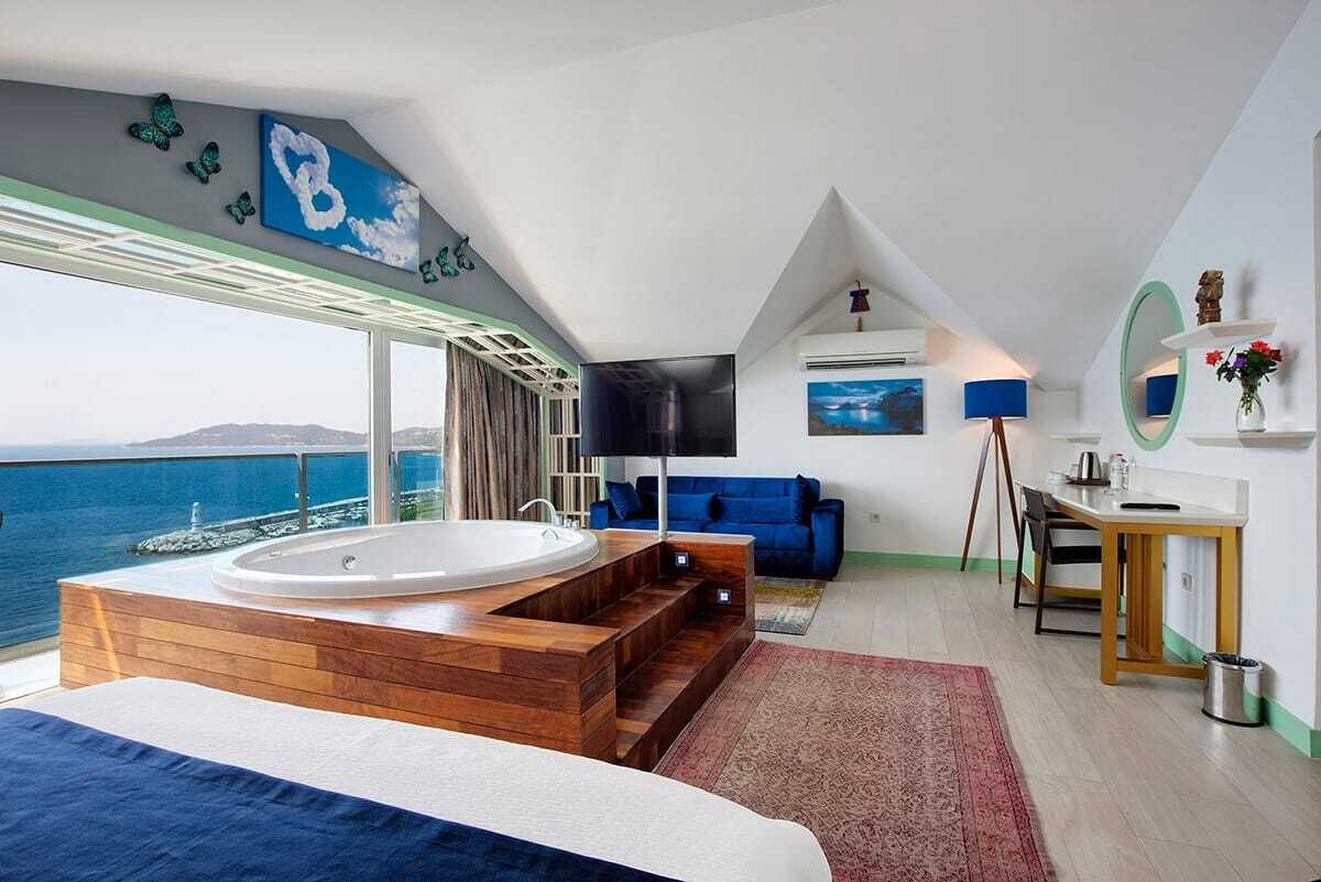 Signature Suite, Balcony, Sea View | In-room safe, laptop workspace, free WiFi