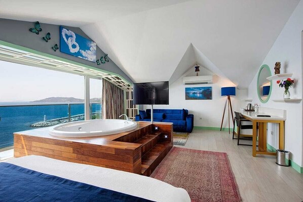 Signature Suite, Balcony, Sea View | In-room safe, laptop workspace, free WiFi - Seaview Otel (Antalya)