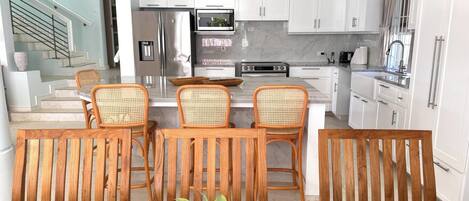 Villa, 4 Bedrooms, Balcony, Garden View | Dining room