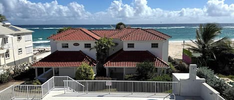 Villa, 4 habitaciones, balcón, vista al jardín | Alberca | Alberca al aire libre
