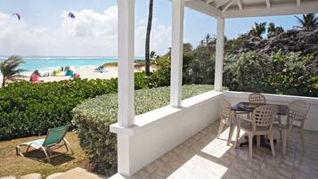 Vila, 3 quartos, sacada, vista para o oceano | Fachada