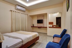 Executive Double Room | Free WiFi - Hotel Rajpurush (Kolhapur)