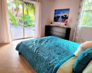 Iron/ironing board, WiFi, bed sheets - Waterfront paradise with heated pool & jacuzzi (Fort Lauderdale)