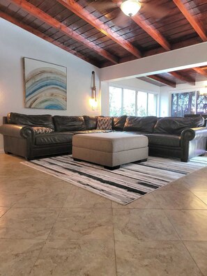Living area - Waterfront paradise with heated pool & jacuzzi (Fort Lauderdale)