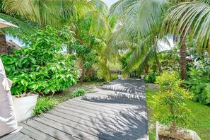 Property grounds - Waterfront paradise with heated pool & jacuzzi (Fort Lauderdale)