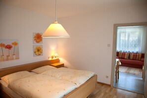 1 slaapkamer, een strijkplank/strijkijzer, gratis wifi, beddengoed