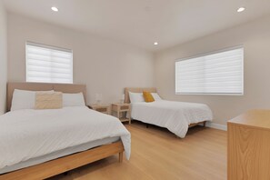 2 bedrooms, iron/ironing board, internet, bed sheets