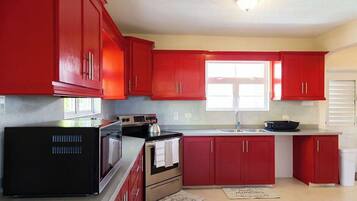 Apartment, 3 Bedrooms, Balcony, Garden View | Interior
