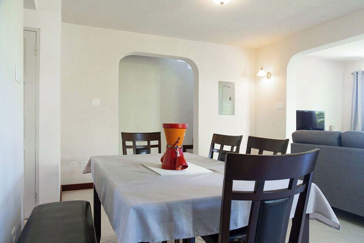 Apartment, 3 Bedrooms, Balcony, Garden View | Ruang makan