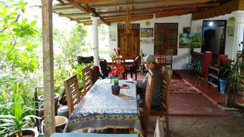 TV LCD dan film berbayar