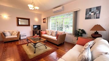 House, 3 Bedrooms, Terrace, Ocean View | Living room