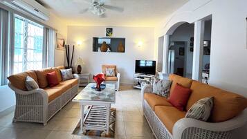 Huis, 4 slaapkamers, terras, uitzicht op zee | Woonkamer