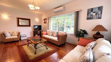 House, 3 Bedrooms, Terrace, Ocean View | Living room