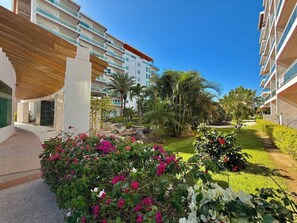 المنطقة المحيطة بالمنشأة