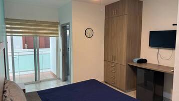 Skrivebord, strygejern/strygebræt, Wi-Fi, sengetøj