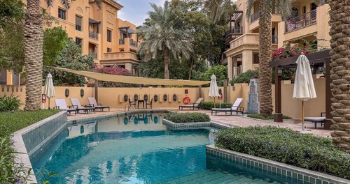 Downtown 2BHK • Burj View & Private Garden