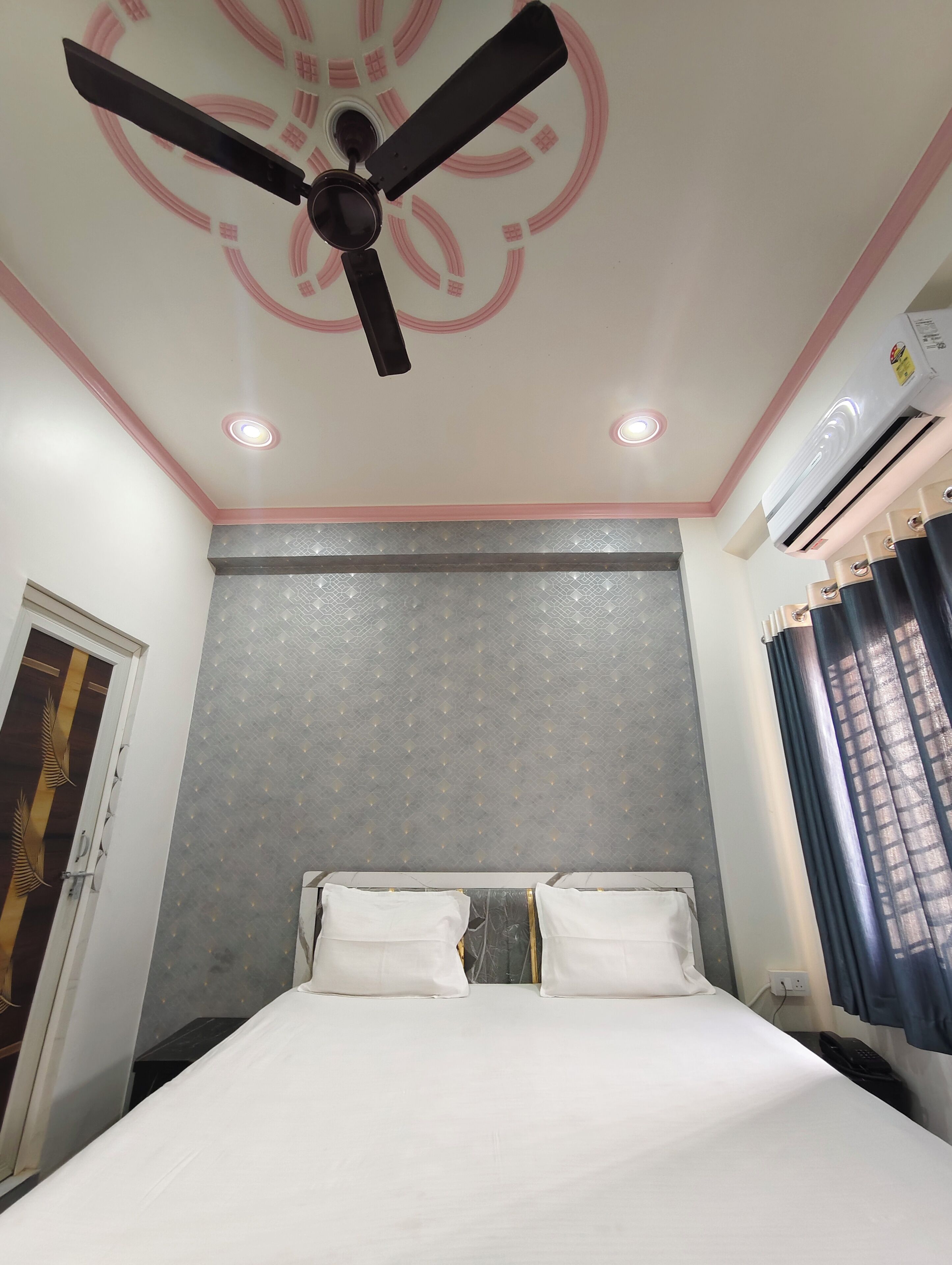 Deluxe Room | Free WiFi