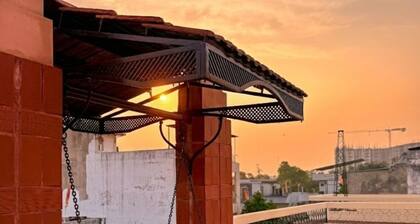 Charming bungalow in fabulous Jaipur perfect for your getaway. Located centrally