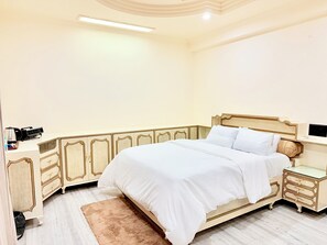 4 bedrooms, iron/ironing board, free WiFi, bed sheets