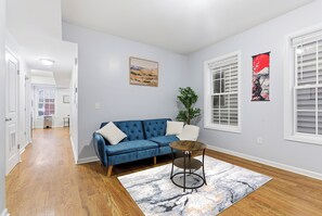 Smart TV - Spacious 2BR,  Minutes to NYC, Sofa Bed ,Fast Wifi (JERSEY CITY)