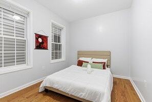 2 bedrooms, iron/ironing board, free WiFi, bed sheets - Spacious 2BR,  Minutes to NYC, Sofa Bed ,Fast Wifi (JERSEY CITY)